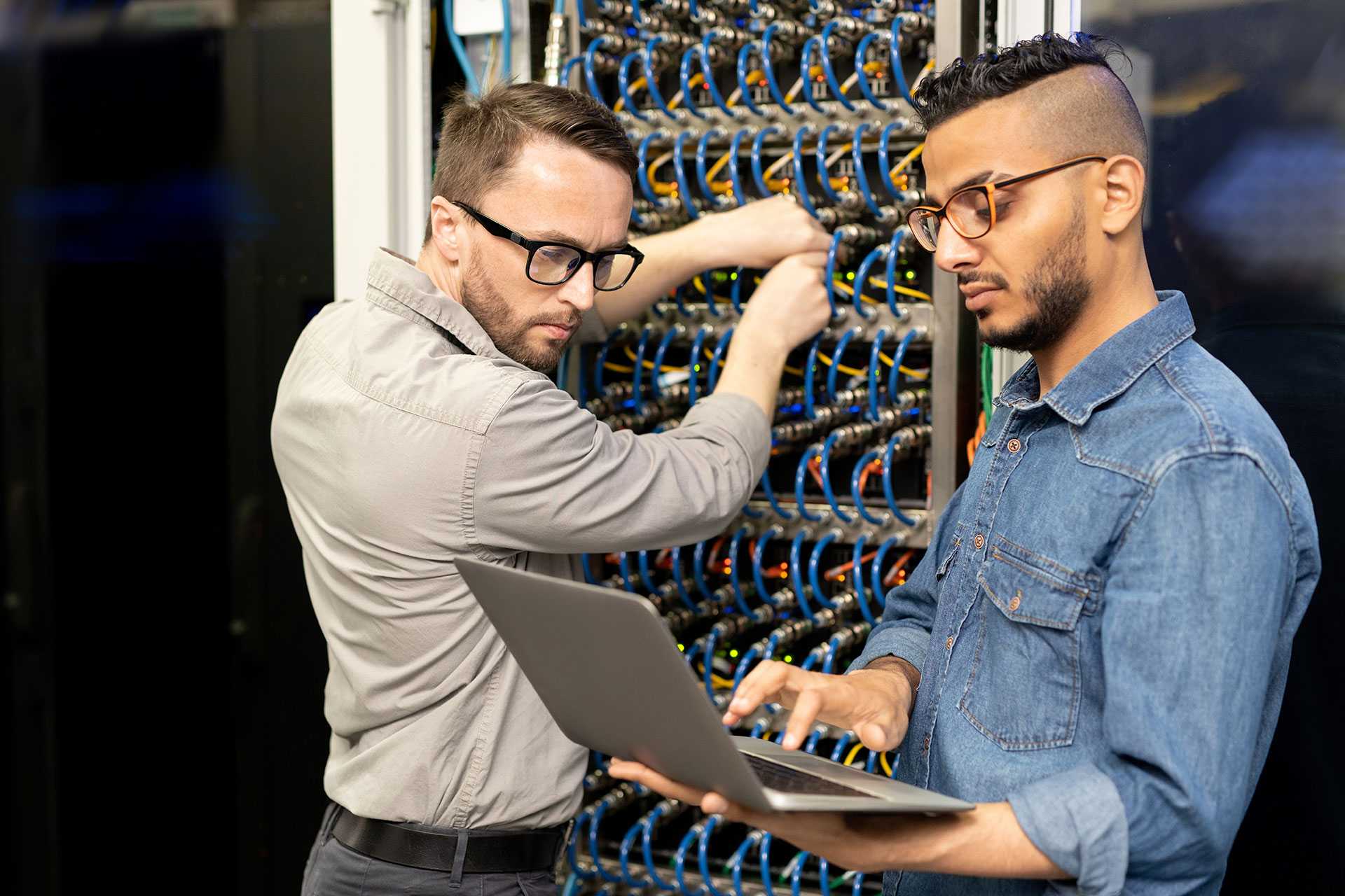 multi-ethnic-it-engineers-setting-up-computer-clus-JX4CWDLb.jpg multi-ethnic-it-engineers-setting-up-computer-clus-JX4CWDLb.jpg
